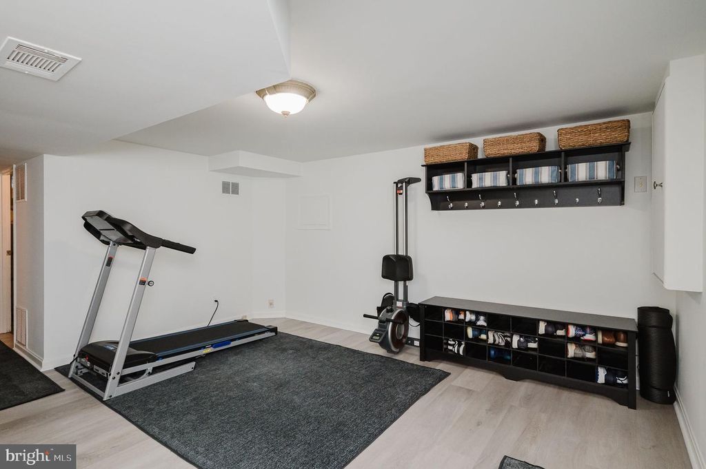 Image 37 of property listing at 625 YARMOUTH RD, Towson, MD 21286