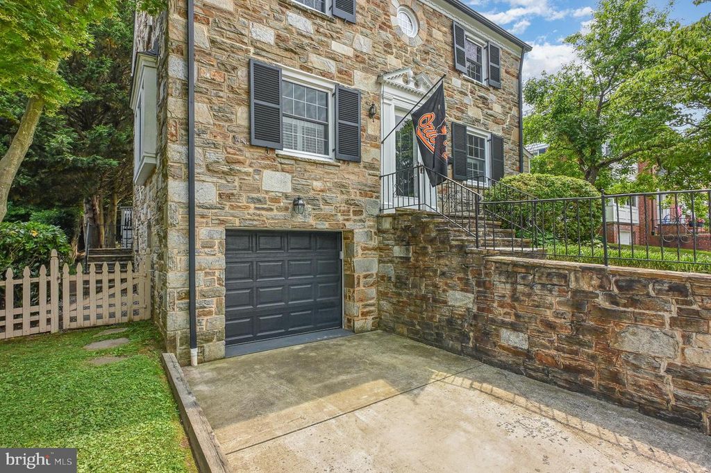 Image 5 of property listing at 625 YARMOUTH RD, Towson, MD 21286