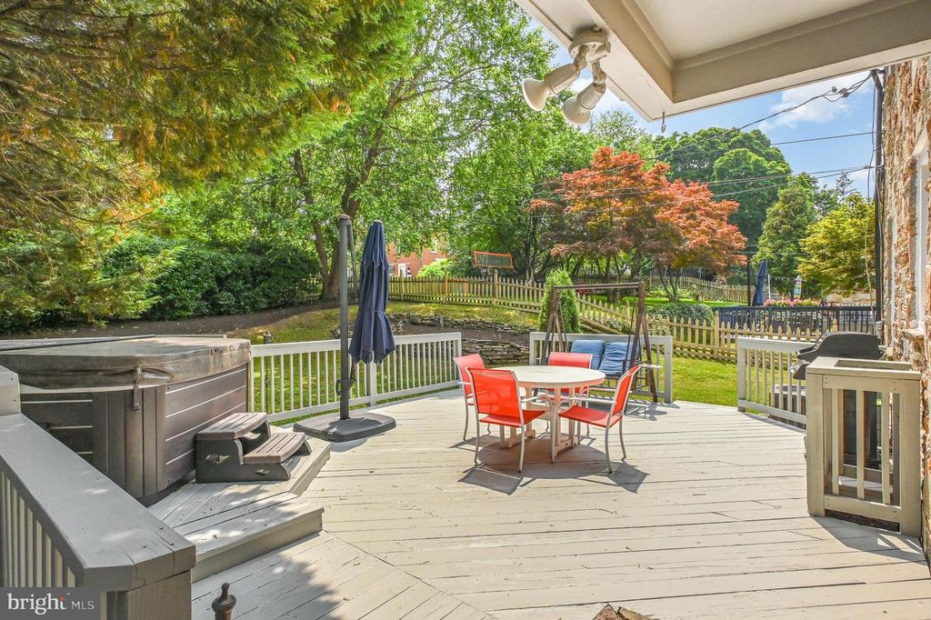 Image 7 of property listing at 625 YARMOUTH RD, Towson, MD 21286