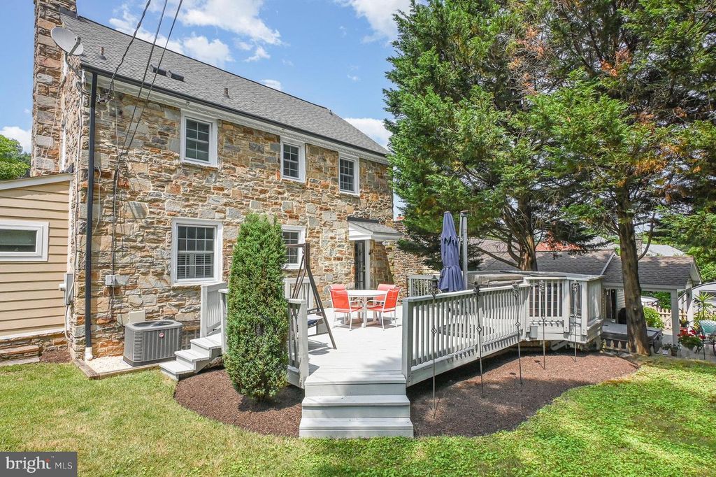 Image 9 of property listing at 625 YARMOUTH RD, Towson, MD 21286