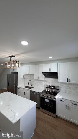 819 JACKSON ST, Philadelphia, PA 19148