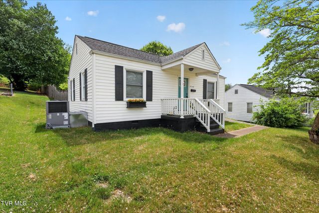 2340 Hiwassee Drive, Kingsport, TN 37664