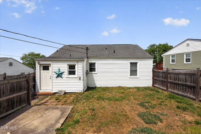 2340 Hiwassee Drive, Kingsport, TN 37664