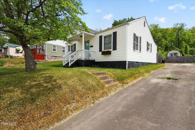 2340 Hiwassee Drive, Kingsport, TN 37664