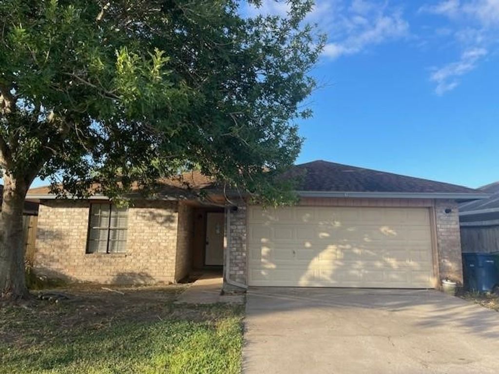 6149 Angus Dr, Corpus Christi, TX 78415