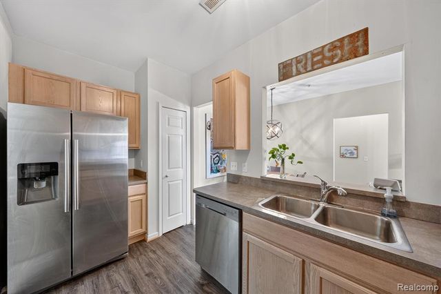 12106 Addington Drive, Walled Lake, MI 48390