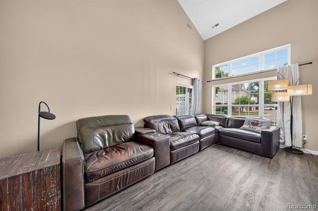 12106 Addington Drive, Walled Lake, MI 48390