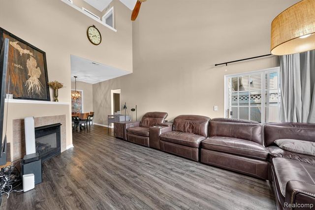 12106 Addington Drive, Walled Lake, MI 48390