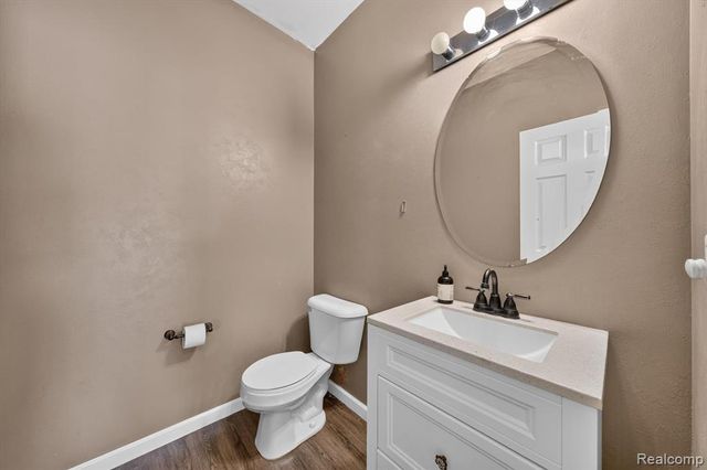 12106 Addington Drive, Walled Lake, MI 48390
