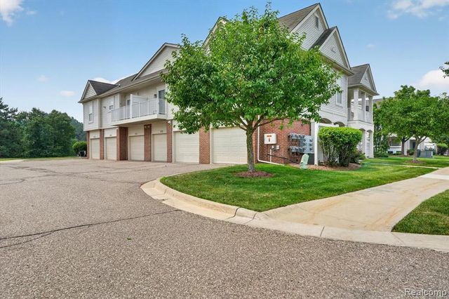 12106 Addington Drive, Walled Lake, MI 48390