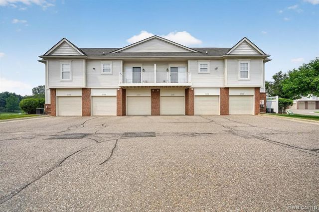 12106 Addington Drive, Walled Lake, MI 48390