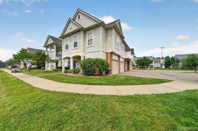 12106 Addington Drive, Walled Lake, MI 48390