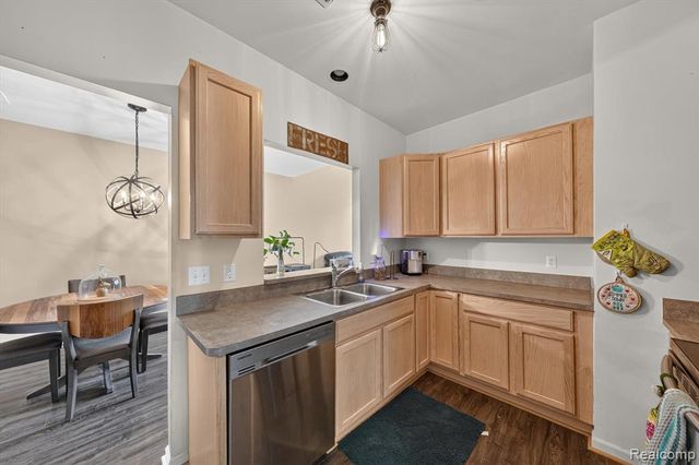 12106 Addington Drive, Walled Lake, MI 48390