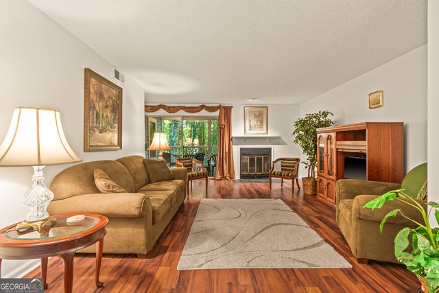 4042 Whitehall Way, Alpharetta, GA 30004