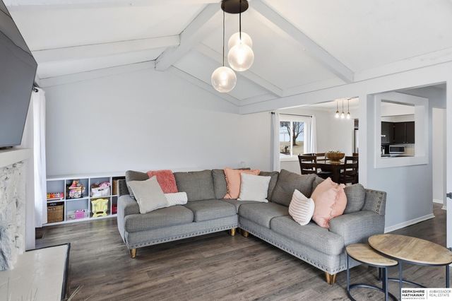 14604 Walnut Grove Drive, Omaha, NE 68137