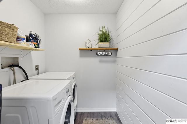 14604 Walnut Grove Drive, Omaha, NE 68137