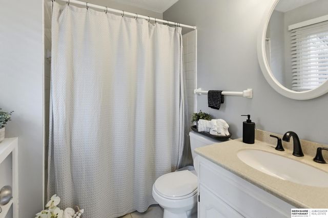 14604 Walnut Grove Drive, Omaha, NE 68137