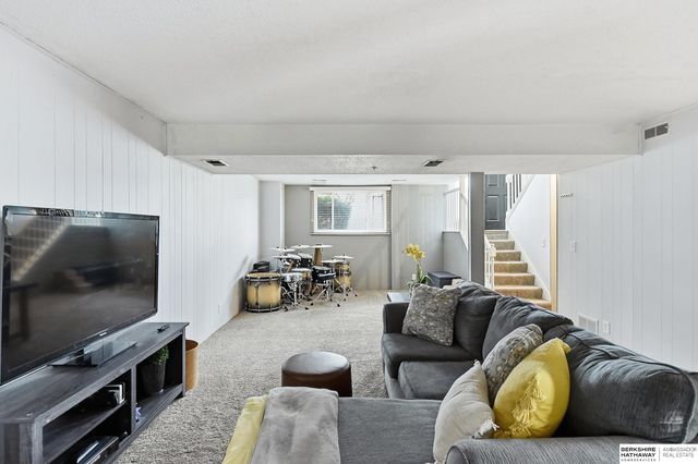 14604 Walnut Grove Drive, Omaha, NE 68137