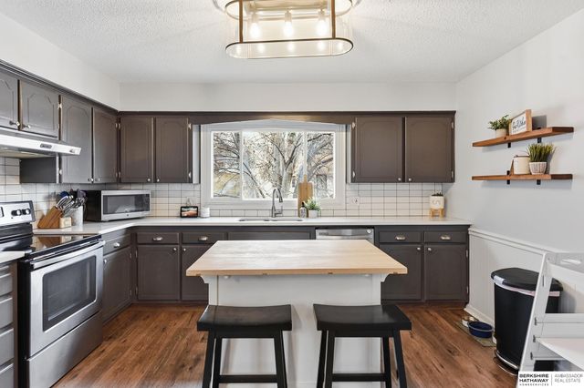 14604 Walnut Grove Drive, Omaha, NE 68137