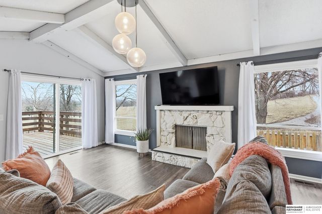 14604 Walnut Grove Drive, Omaha, NE 68137