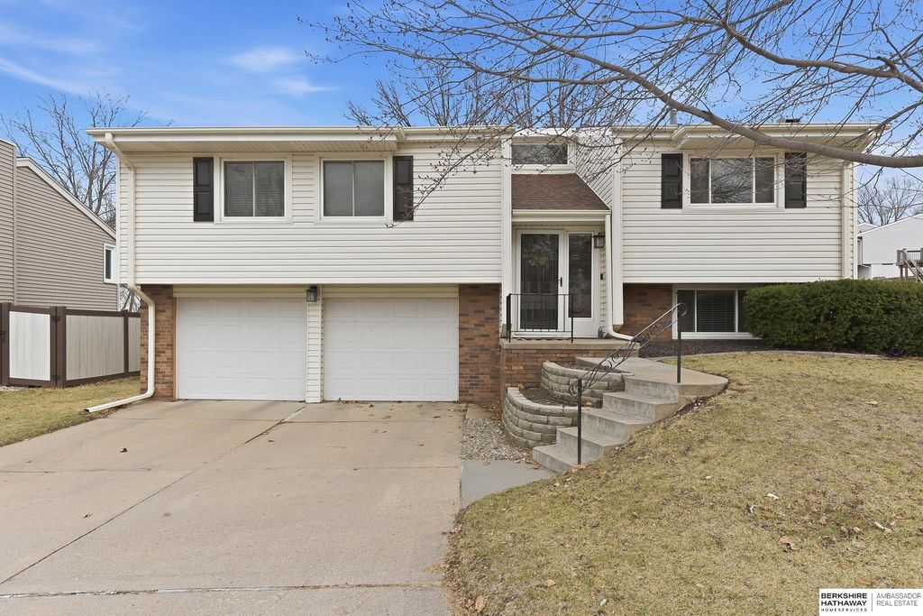 14604 Walnut Grove Drive, Omaha, NE 68137