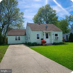 374 MANOR AVE, Carneys Point, NJ 08069