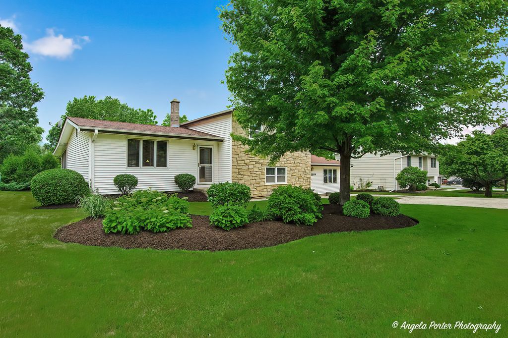 7509 Villa Vista Court, Spring Grove, IL 60081