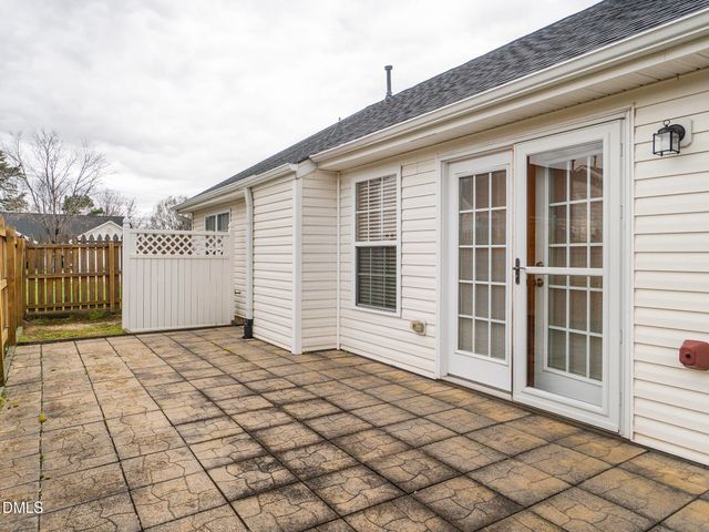 2221 Sweetbay Circle, Burlington, NC 27215