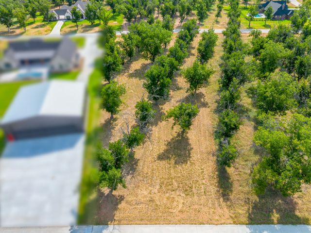 943 E Landings, Granbury, TX 76049