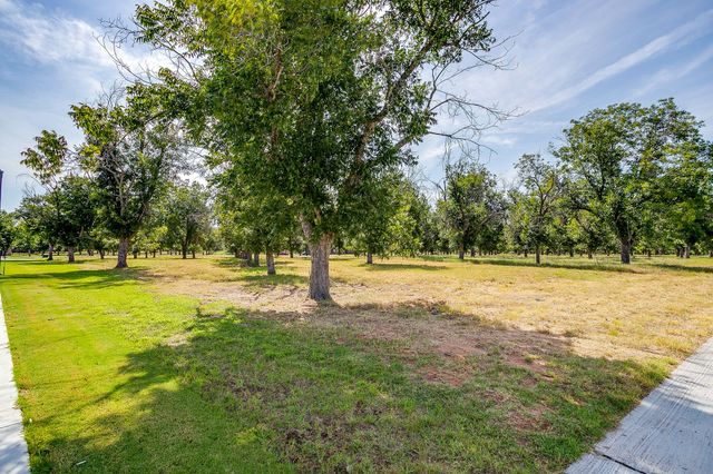 943 E Landings, Granbury, TX 76049