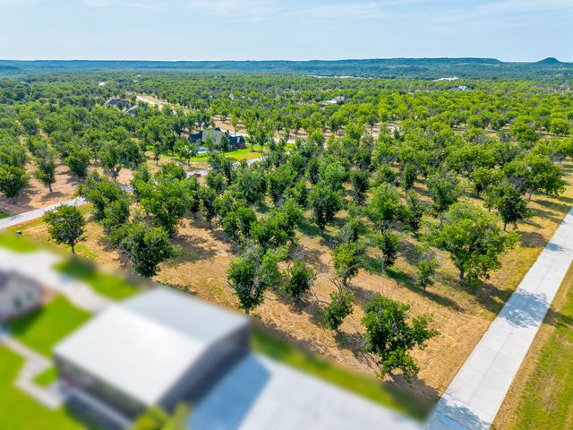 943 E Landings, Granbury, TX 76049