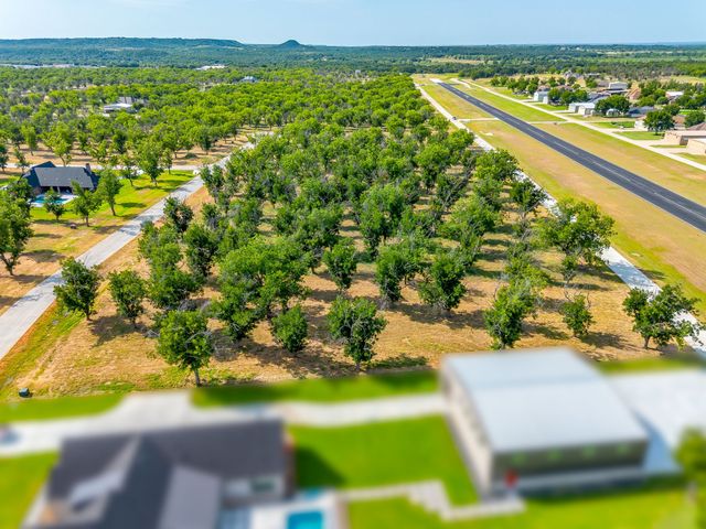 943 E Landings, Granbury, TX 76049