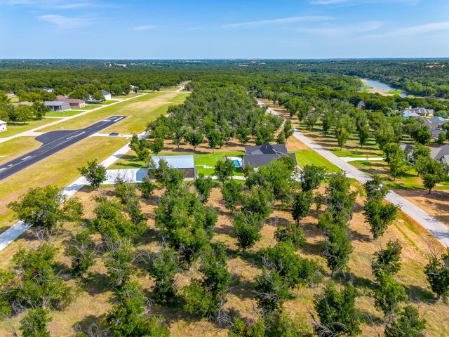 943 E Landings, Granbury, TX 76049