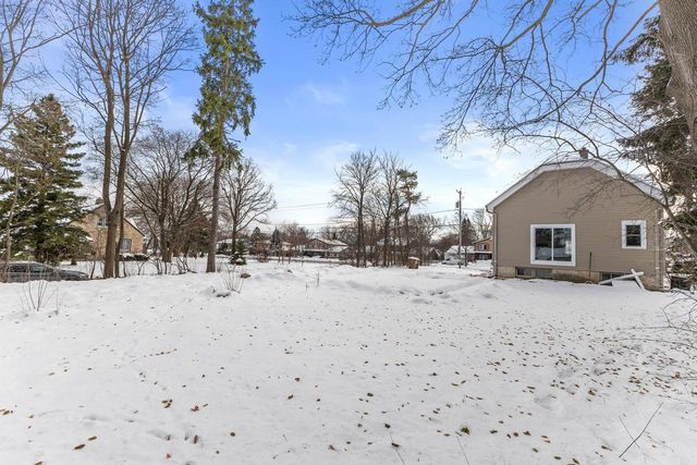 202 W Brown Deer ROAD, Bayside, WI 53217