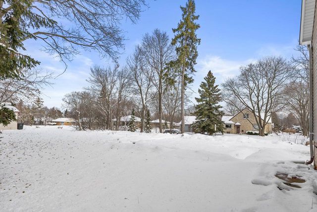 202 W Brown Deer ROAD, Bayside, WI 53217