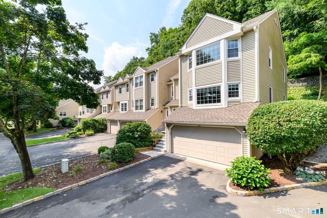 133 Governor Trumbull Way 133, Trumbull, CT 06611