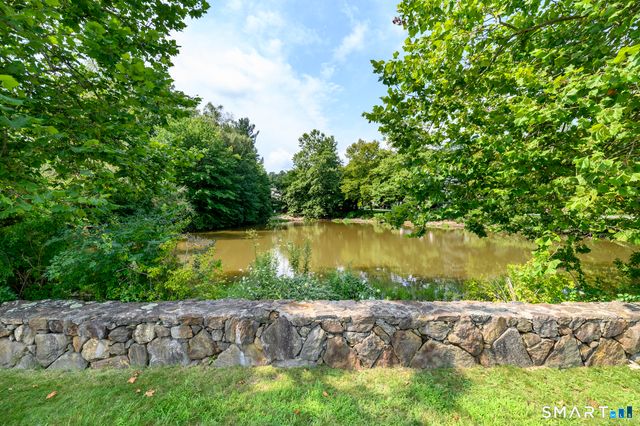 133 Governor Trumbull Way 133, Trumbull, CT 06611