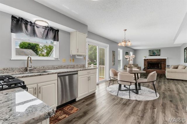 10 Silverdale Court, St Charles, MO 63303