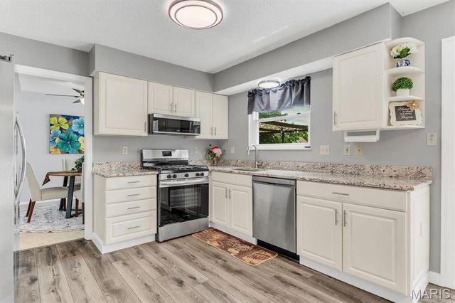 10 Silverdale Court, St Charles, MO 63303