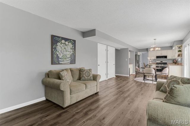 10 Silverdale Court, St Charles, MO 63303