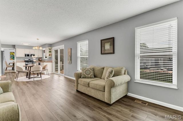 10 Silverdale Court, St Charles, MO 63303