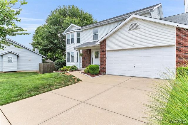 10 Silverdale Court, St Charles, MO 63303