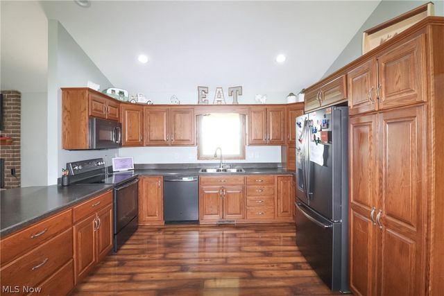 1153 E Pleasant Home Road, Creston, OH 44691