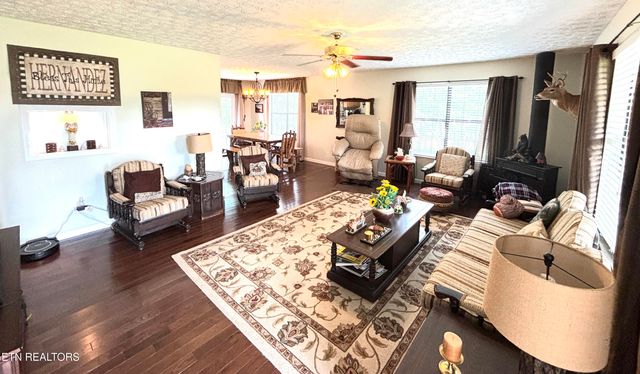2726 Kentwood Drive, Kodak, TN 37764