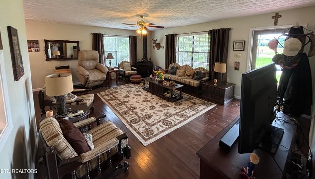 2726 Kentwood Drive, Kodak, TN 37764