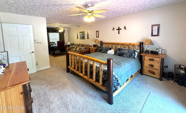 2726 Kentwood Drive, Kodak, TN 37764