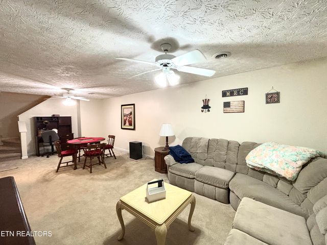 2726 Kentwood Drive, Kodak, TN 37764