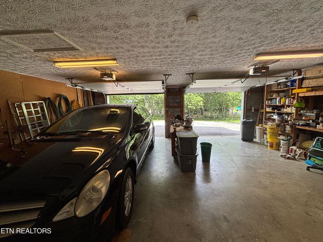 2726 Kentwood Drive, Kodak, TN 37764
