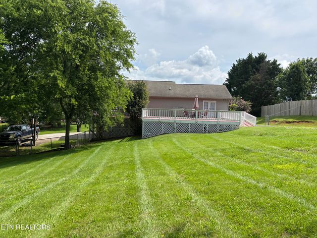 2726 Kentwood Drive, Kodak, TN 37764