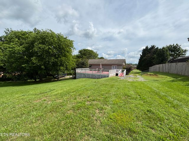 2726 Kentwood Drive, Kodak, TN 37764